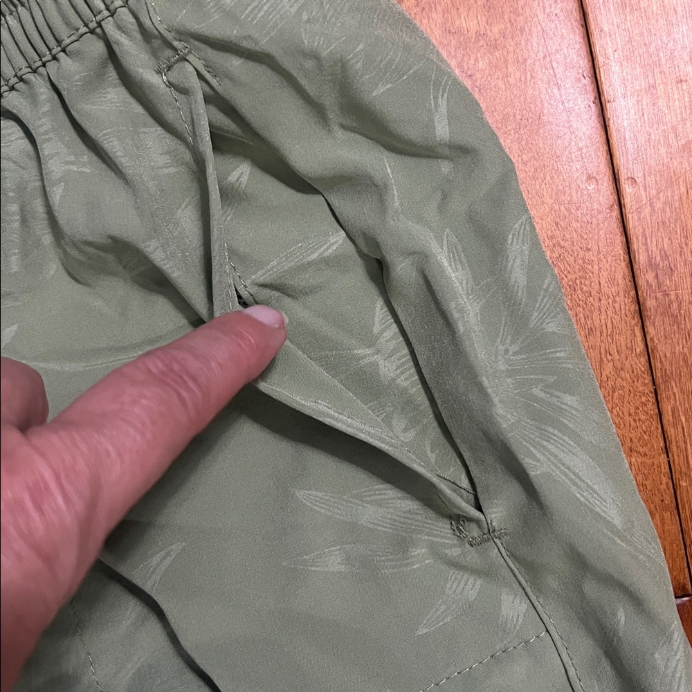 Panama Jack Men’s Athletic Shorts Size Large Sage Green Tropical Print Pockets - Picture 9 of 9